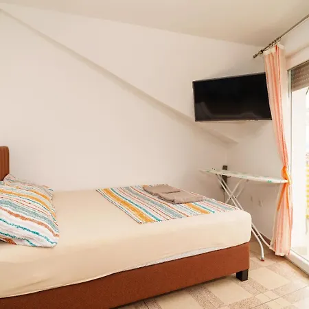 Toni * 茨里克韦尼察