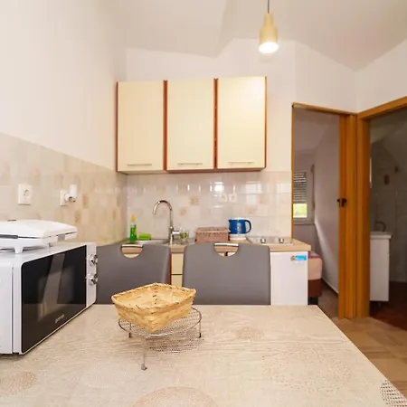 Toni * 茨里克韦尼察